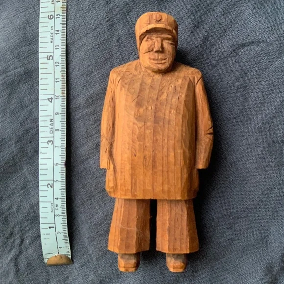 Vintage small hand-carved wooden statue - Picture 2 of 5
